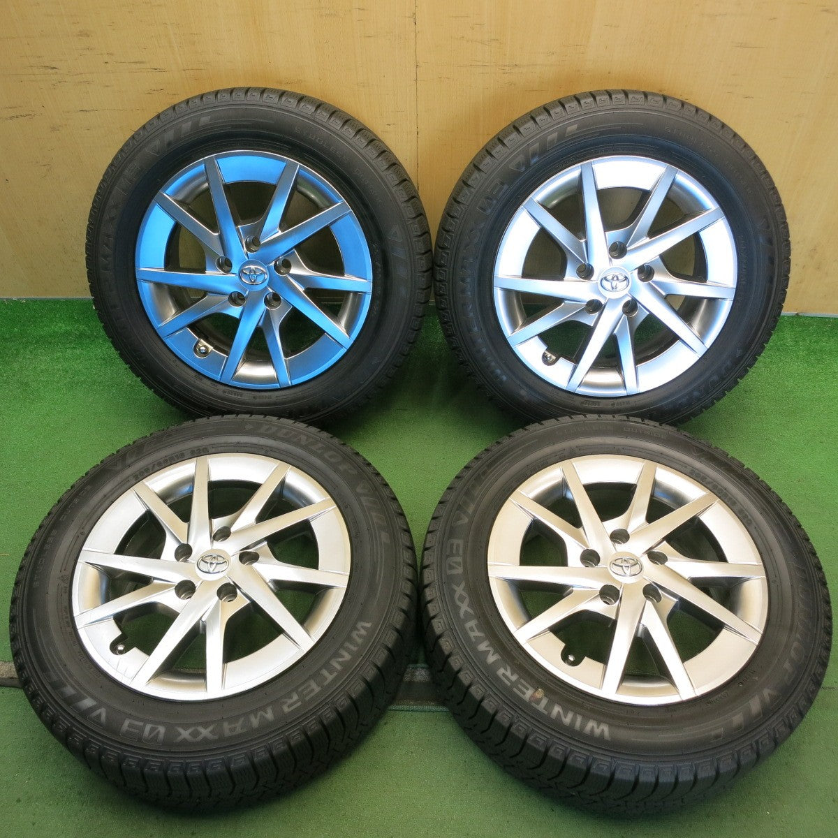バリ溝！9.5分◎トヨタ プリウスα 純正 205/60R16 スタッドレス ダンロップ ウインターマックス 03 16インチ PCD114.3/5H◎6081602HAス