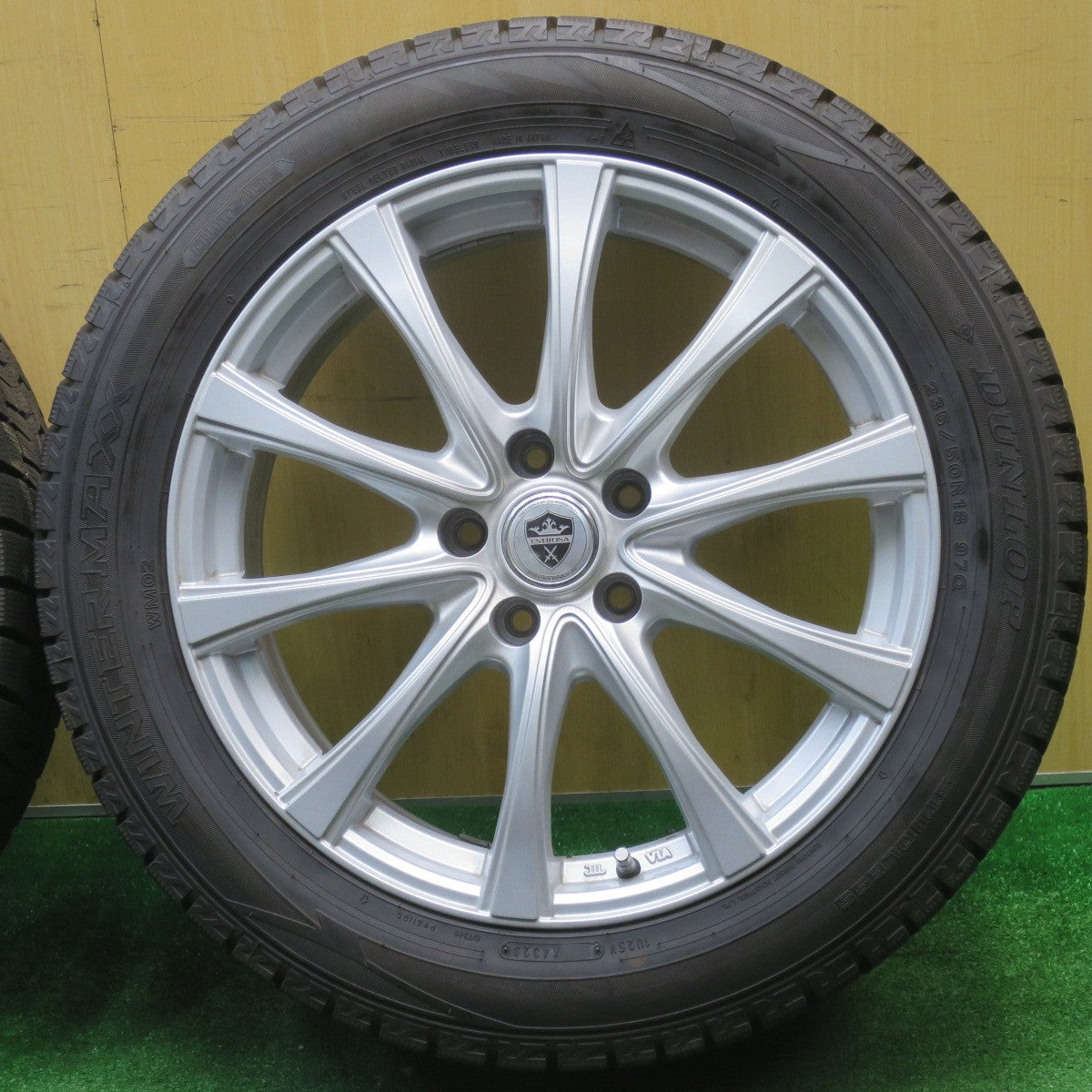 超バリ溝！23年！キレイ！9.5分以上★スタッドレス 235/50R18 ダンロップ ウインターマックス WM02 ESTROSA エステローザ 18インチ PCD114.3/5H★5111702NJス