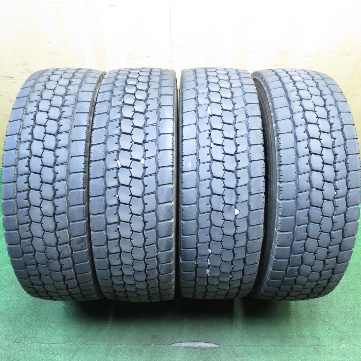 [送料無料] バリ溝！24年！9.5分★トラック タイヤ 265/70R19.5 140/138J ブリヂストン M888 ミックス オールシーズン 19.5インチ★5020104クスタ