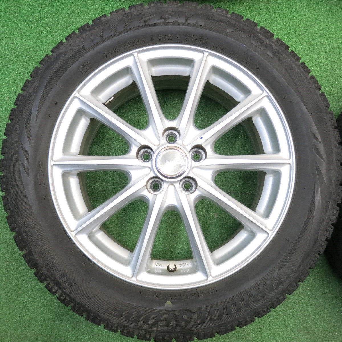 キレイ★プリウス 等 205/55R16 スタッドレス ブリヂストン ブリザック VRX ECO FORME エコフォルム 16インチ PCD100/5H★5123106HAス