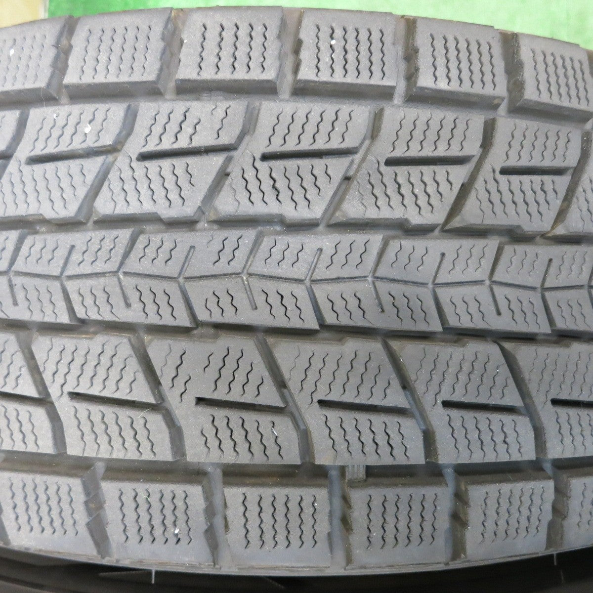 バリ溝！キレイ！9.5分★スタッドレス 235/65R18 ダンロップ ウインターマックス SJ8 DUFACT デュファクト 18インチ PCD114.3/5H★6050605HAス