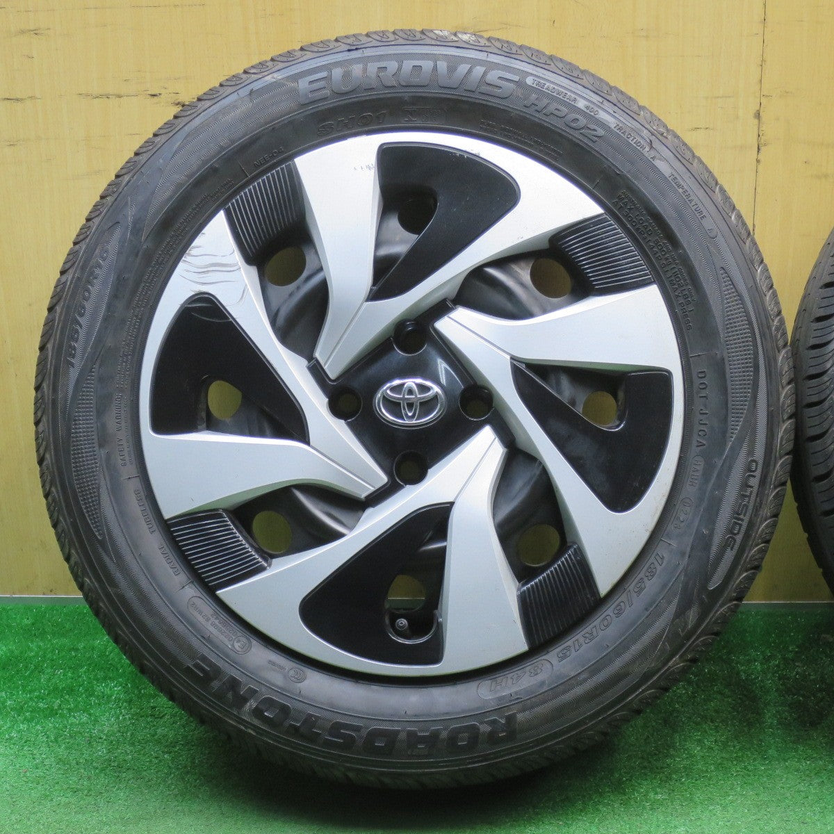 バリ溝！23年！9.5分★トヨタ アクア 純正 スチール 185/60R15 ロードストーン EUROVIS HP02 15インチ PCD100/4H★6013002NJノ