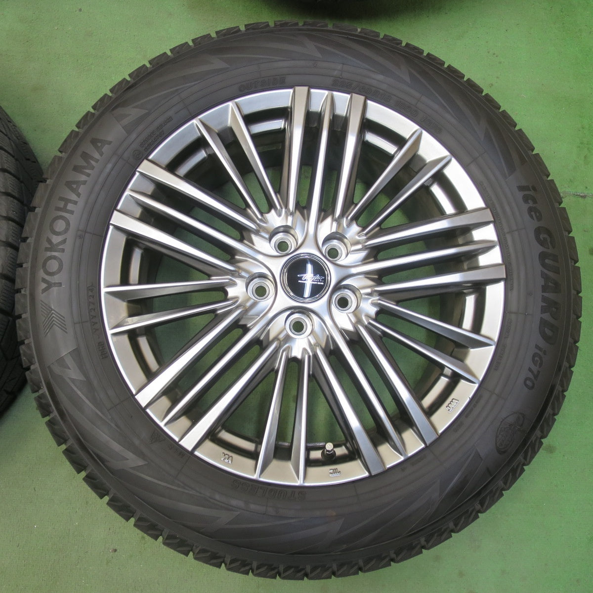 バリ溝！24年！キレイ！9.5分★スタッドレス 225/60R18 ヨコハマ アイスガード iG70 Taylor AME テイラー 18インチ PCD114.3/5H★6040606イス
