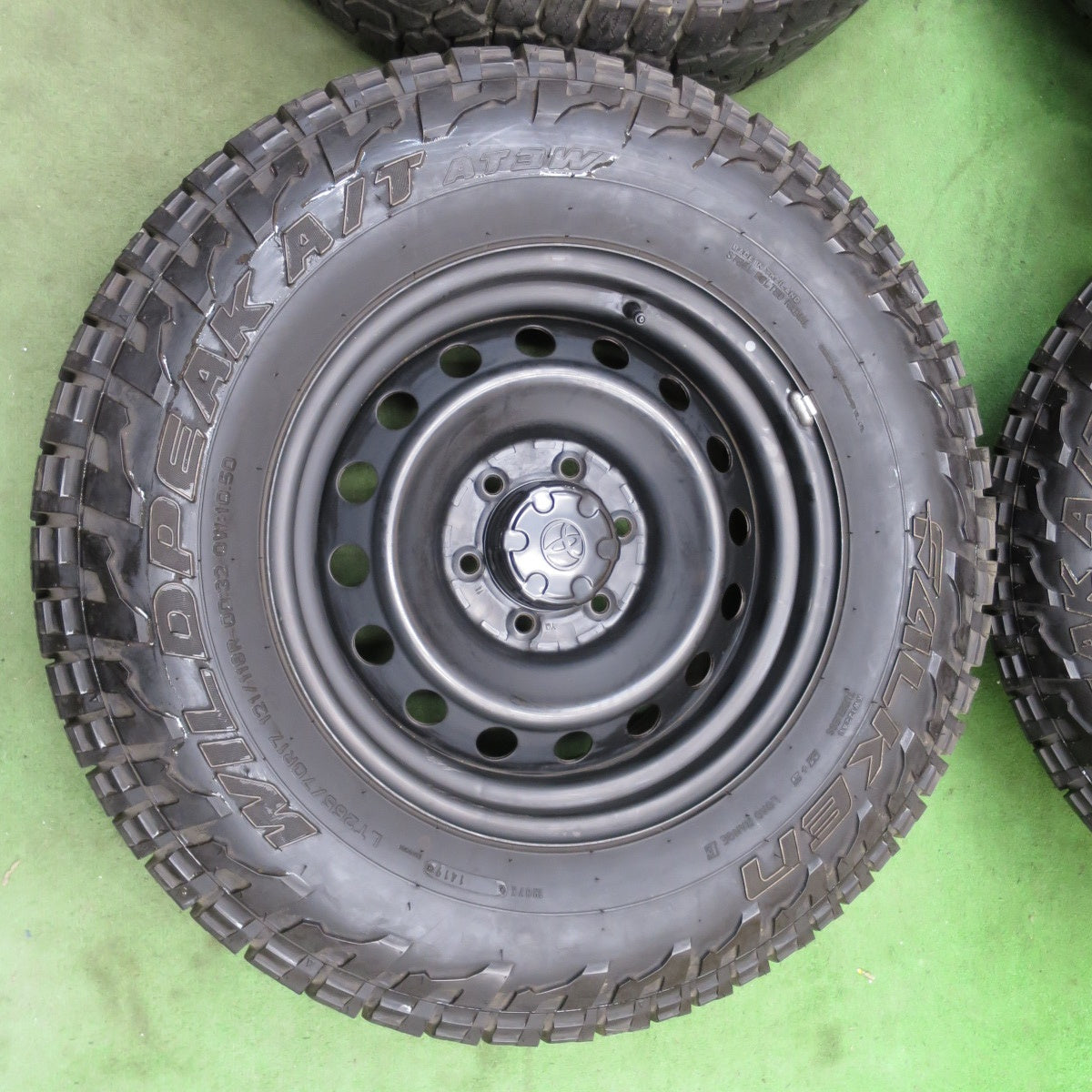バリ溝！キレイ！9.5分★トヨタ 純正 スチール FJクルーザー プラド 等 265/70R17 121/118R ファルケン WILDPEAK A/T AT3W 17インチ PCD139.7/6H★6013104ナノ