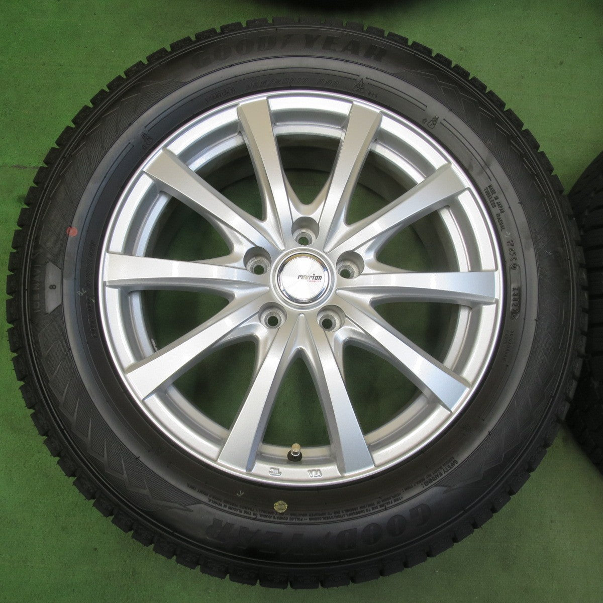 バリ溝！22年！キレイ！ほぼ10分★スタッドレス 225/60R17 グッドイヤー アイスナビ8 ravrion RS01 ラブリオン 17インチ PCD114.3/5H★5122008イス