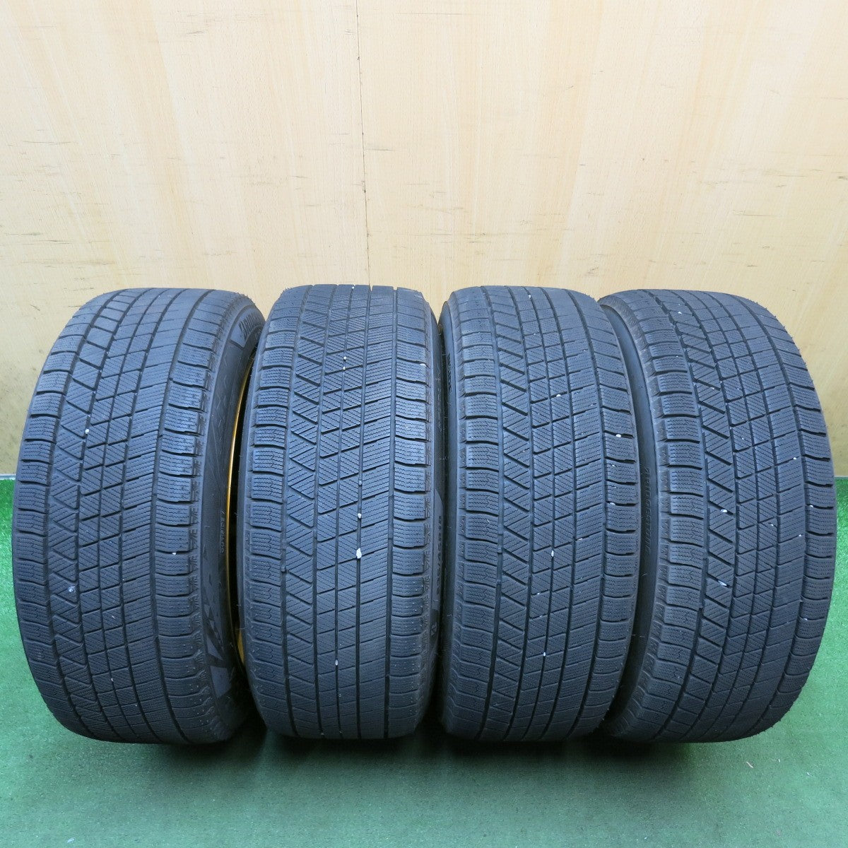 バリ溝！24年！キレイ！9分◎アルファロメオ ジュリア ヴェローチェ 純正 235/45R18 スタッドレス ブリヂストン ブリザック VRX3 ゴールド 18インチ PCD110/5H◎6092603HAス