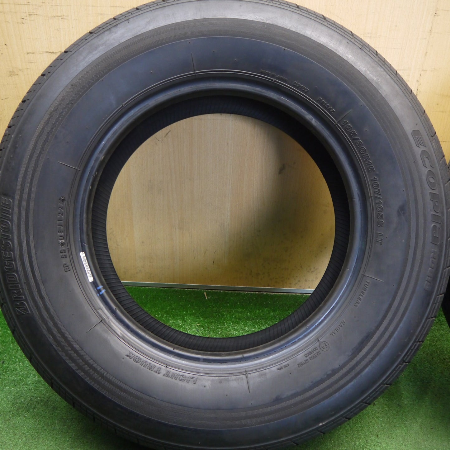 バリ溝！24年！9分★195/80R15 107/105S ブリヂストン エコピア RD613 タイヤ 15インチ ハイエース キャラバン 等★6060501Hノタ