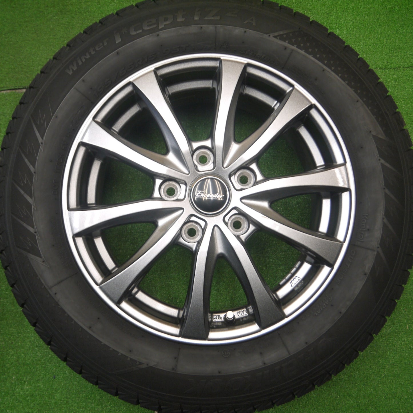 [送料無料] バリ溝！22年！キレイ！ほぼ10分★スタッドレス 195/65R15 ハンコック ウインター アイセプト IZ2A Exceeder エクシーダー 15インチ PCD114.3/5H★4102909Hス