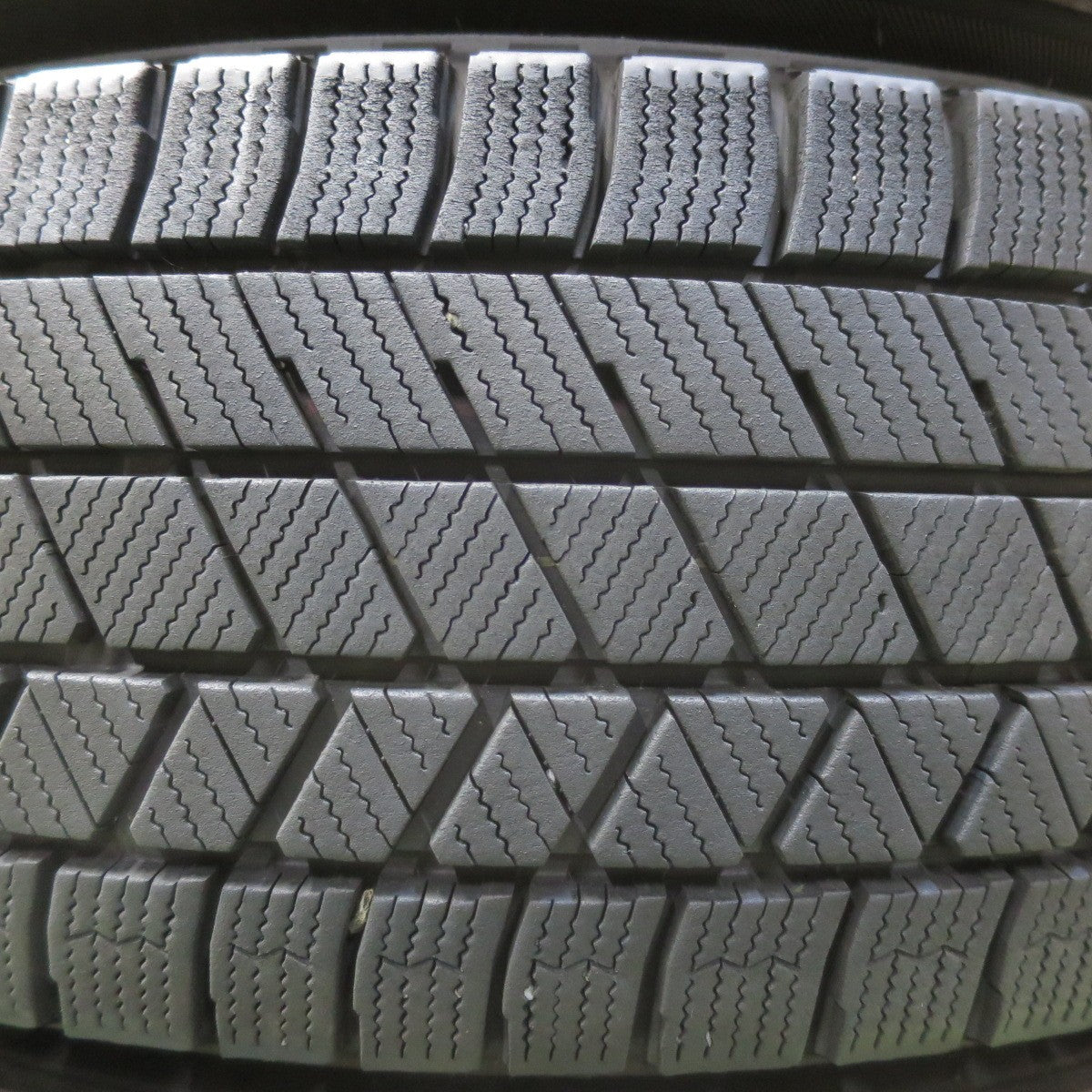 バリ溝！22年！キレイ！9分★スタッドレス 185/65R15 ブリヂストン ブリザック VRX3 Exceeder エクシーダー 15インチ PCD100/4H★5092604イス