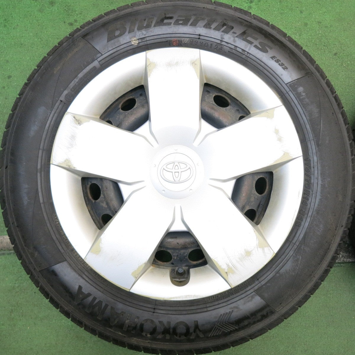 バリ溝！23年！8.5分★トヨタ シエンタ 純正 スチール 175/70R14 ヨコハマ BluEarth-ES ES32 14インチ PCD100/4H★5080106HAノ