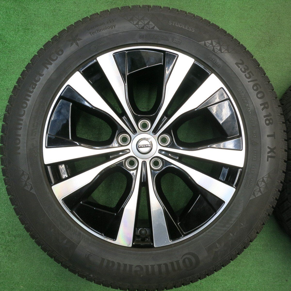 バリ溝！22年！キレイ！9分★ボルボ XC60 純正 235/60R18 スタッドレス コンチネンタル ノースコンタクト NC6 18インチ PCD108/5H★5032102NJス