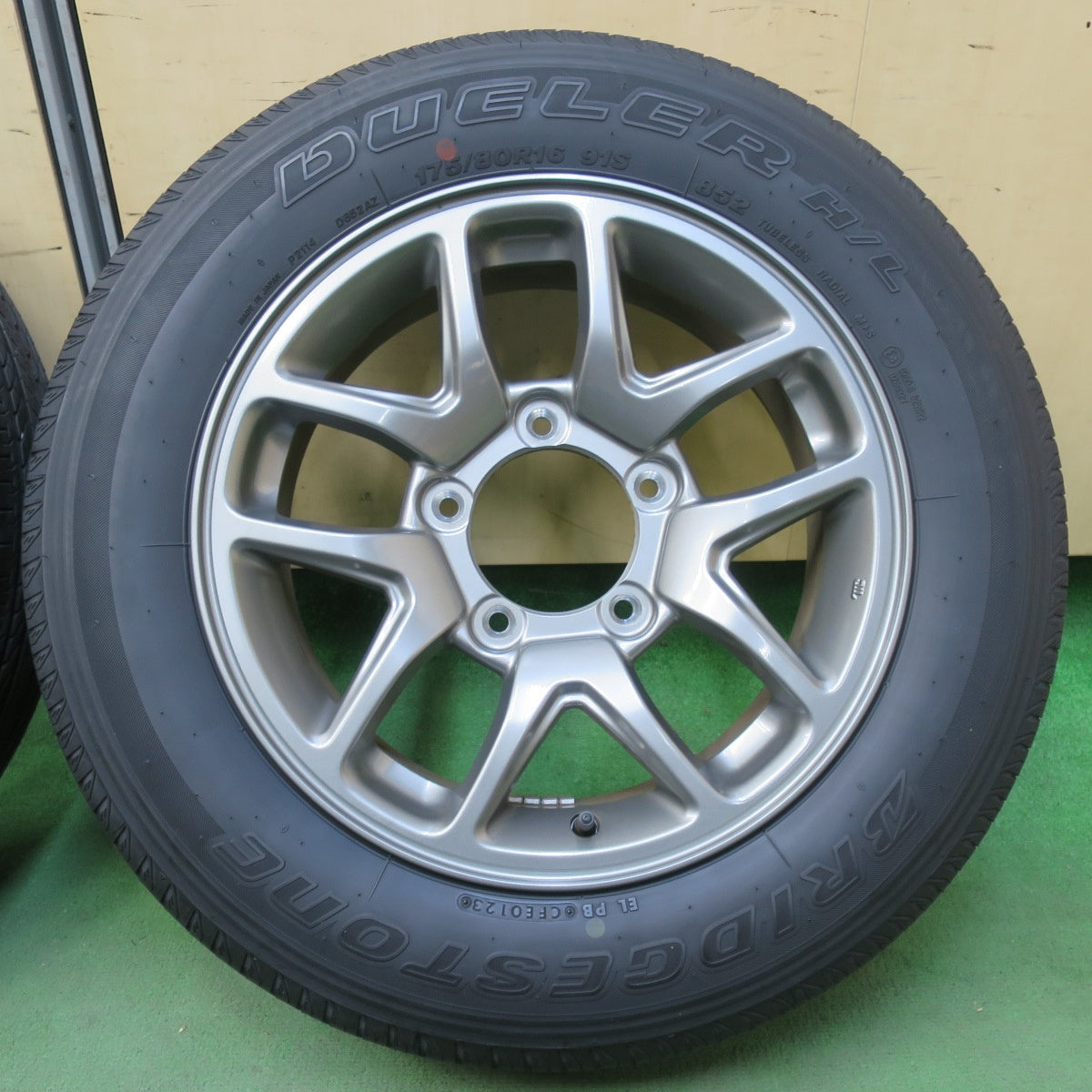 バリ溝！23年！キレイ！9.5分★スズキ JB64 W ジムニー 純正 175/80R16 ブリヂストン デューラー H/L 852 16インチ PCD139.7/5H★5111211イノ