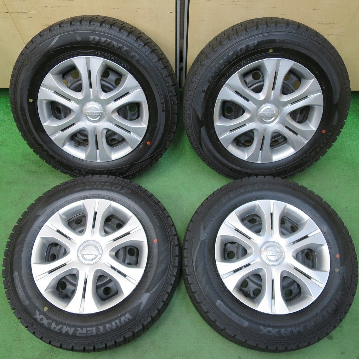 バリ溝！23年！ほぼ10分★日産 E12 ノート 純正 スチール 185/70R14 スタッドレス ダンロップ ウインターマックス WM02 14インチ PCD100/4H★5022610イス