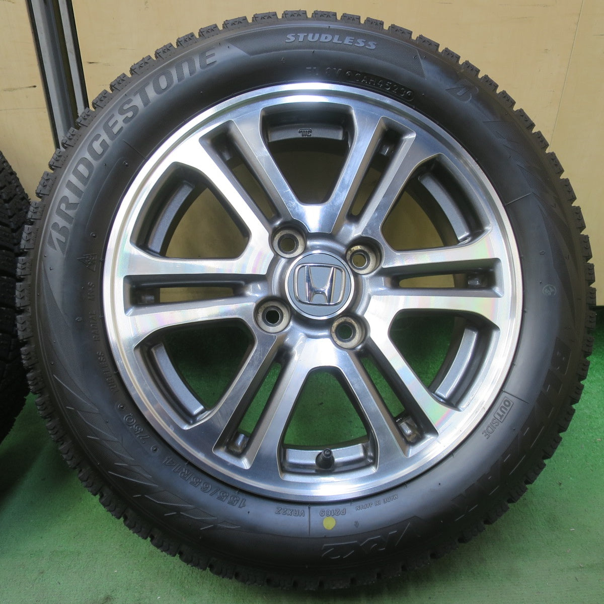 ほぼ未使用！23年◎ホンダ JF1 JF2 N-BOX 純正 155/65R14 スタッドレス ブリヂストン ブリザック VRX2 14インチ PCD100/4H◎6083106イス