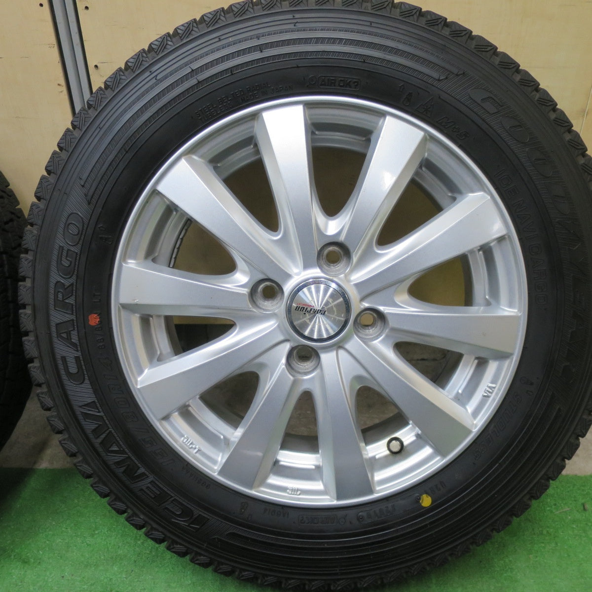 バリ溝！9.5分★スタッドレス 155/80R14 88/86N グッドイヤー アイスナビ CARGO ravrion RS01 ラブリオン 14インチ PCD100/4H★5052001TTス