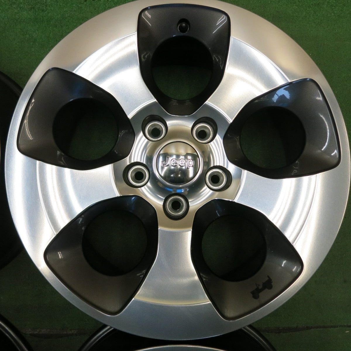 キレイ★ジープ JK ラングラー アンリミテッド サハラ 純正 MOPER ホイール 18インチ 18×7.5J PCD127/5H★6071101HAホ