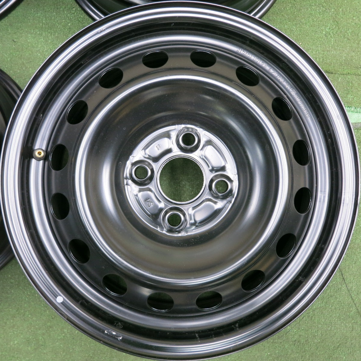 *送料無料* 新車外し★トヨタ ヤリス 純正 スチール ホイール 15インチ 15×6J PCD100/4H★4060806HAホ