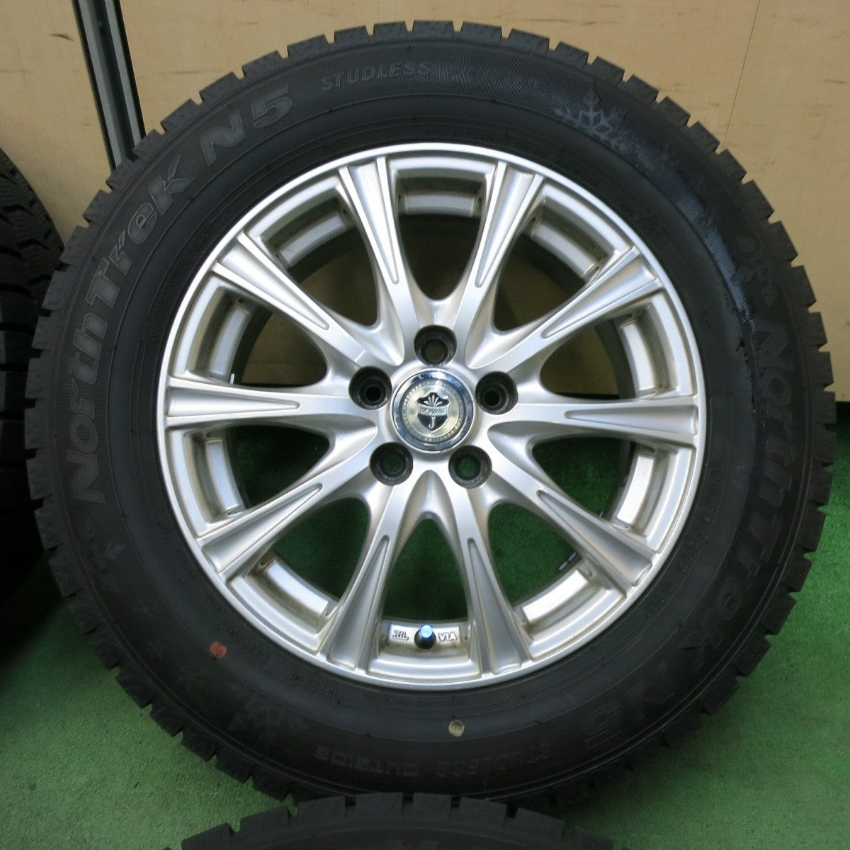 バリ溝！22年！9.5分★プリウス 等 195/65R15 スタッドレス オートバックス ノーストレック N5 JOKER ジョーカー 15インチ PCD100/5H★5010811SYス