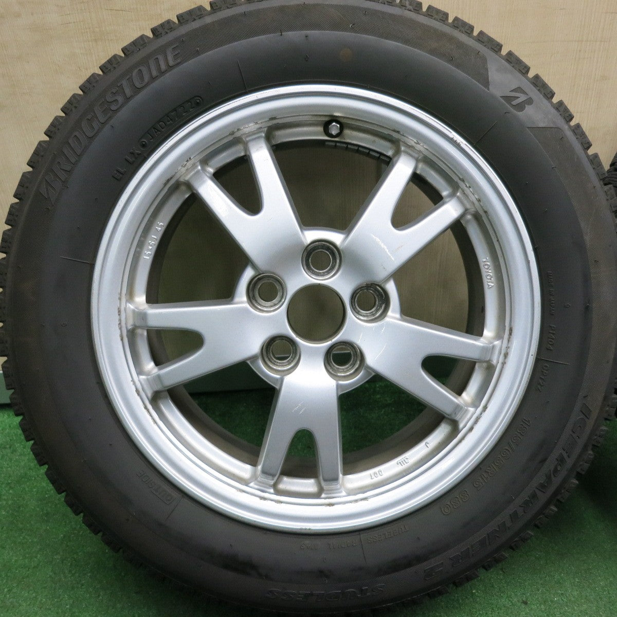 *送料無料* バリ溝！22年！8.5分★トヨタ 30系 プリウス 純正 185/65R15 スタッドレス ブリヂストン アイスパートナー2 15インチ PCD100/5H★4042002HAス