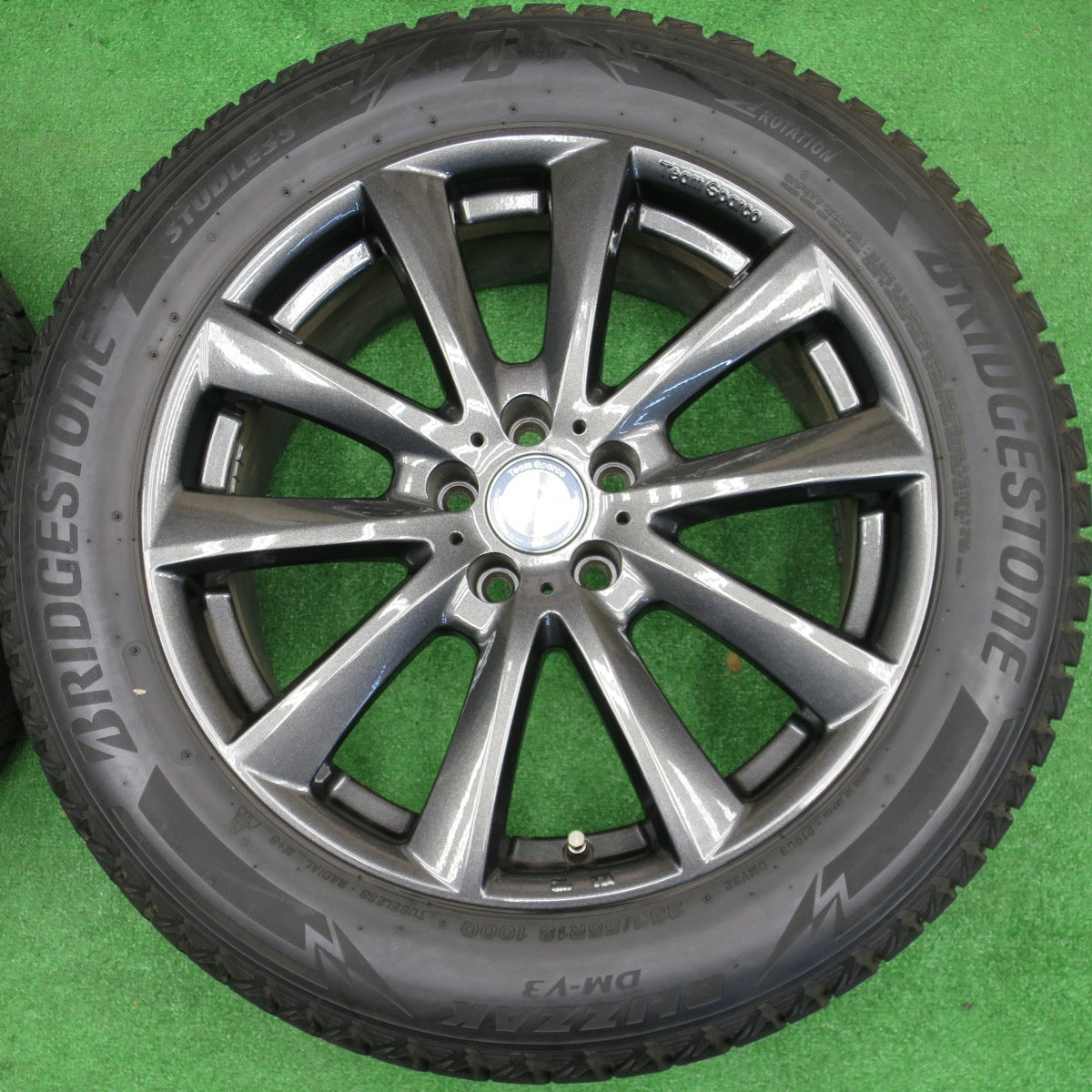 バリ溝！キレイ！9分★ボルボ 等 Team Sparco 235/55R18 スタッドレス ブリヂストン ブリザック DM-V3 チームスパルコ 18インチ PCD108/5H★6011503NKス