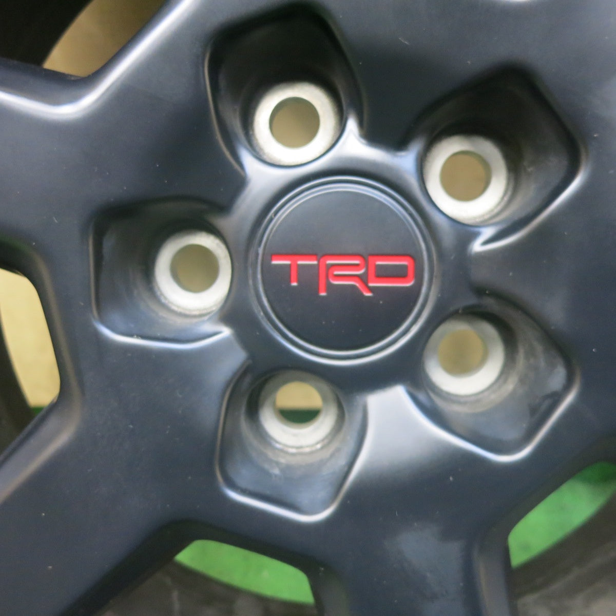 バリ溝！22年！キレイ！9.5分以上★US トヨタ RAV4 純正 TRD 225/60R18 スタッドレス グッドイヤー アイスナビ SUV 18インチ PCD114.3/5H★6022401SKス