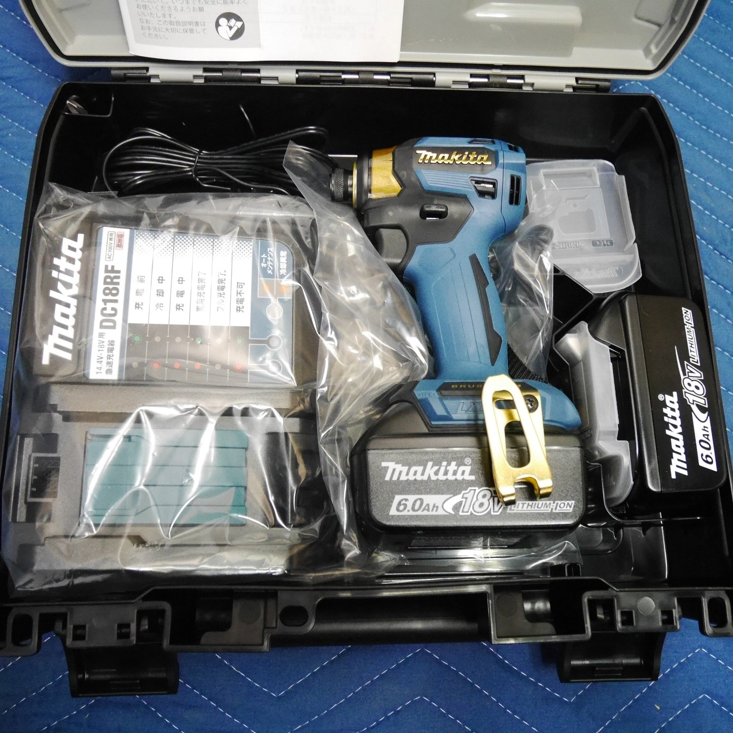 [送料無料] 未使用！バッテリー2個☆マキタ 充電式 インパクトドライバ TD173D GXPB 電動 工具 makita 18V☆