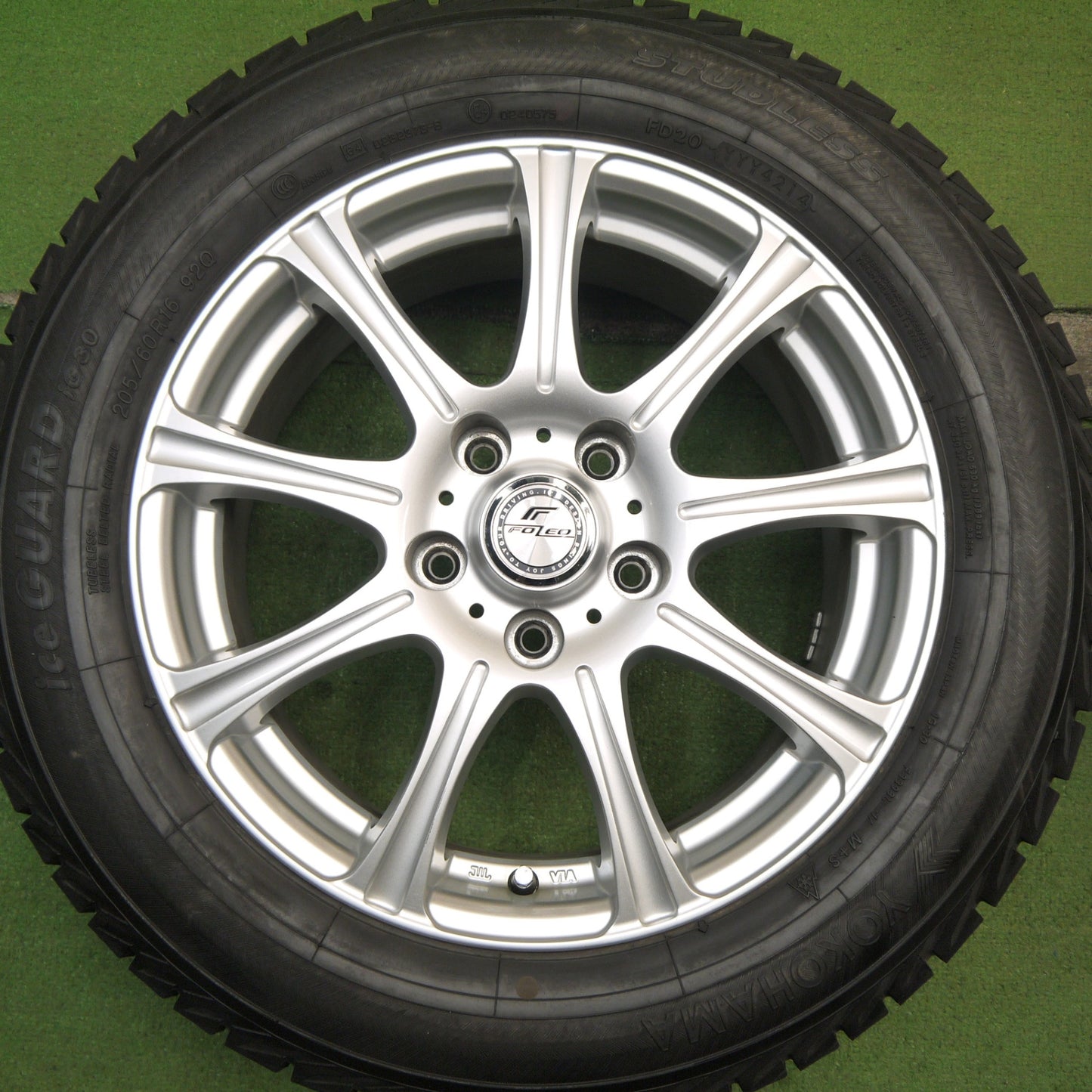 バリ溝！キレイ！9.5分★スタッドレス 205/60R16 ヨコハマ アイスガード iG30 FOLEO フォレオ 16インチ PCD114.3/5H★5060302Hス