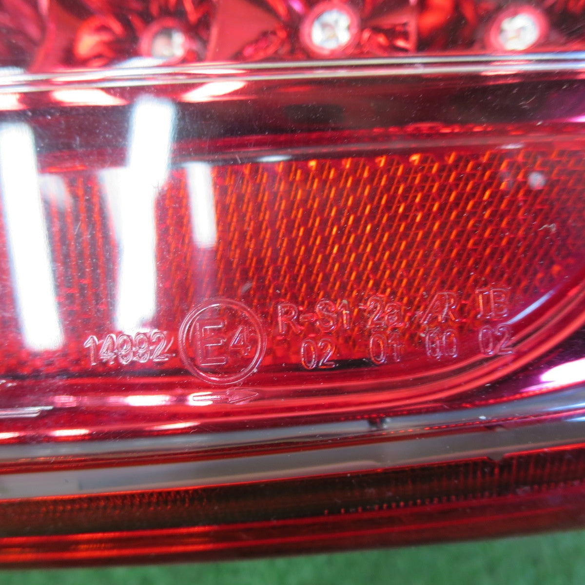 [送料無料] キレイ◆VALENTI トヨタ 30系 プリウス LED テール ランプ 60-1355 ヴァレンティ テール ライト 右 側 のみ R◆