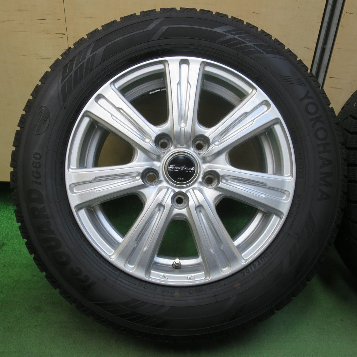 バリ溝！23年！キレイ！9.5分★スタッドレス 195/65R15 ヨコハマ アイスガード iG60 EuroSpeed MiD ユーロスピード 15インチ PCD114.3/5H★5112911イス