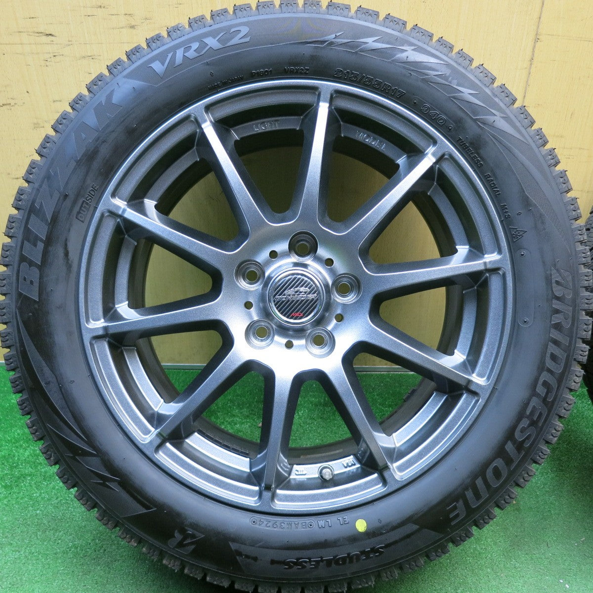 バリ溝！24年！キレイ！9.5分以上★スタッドレス 215/55R17 ブリヂストン ブリザック VRX2 SCHNEIDER MiD シュナイダー 17インチ PCD114.3/5H★6031516HAス