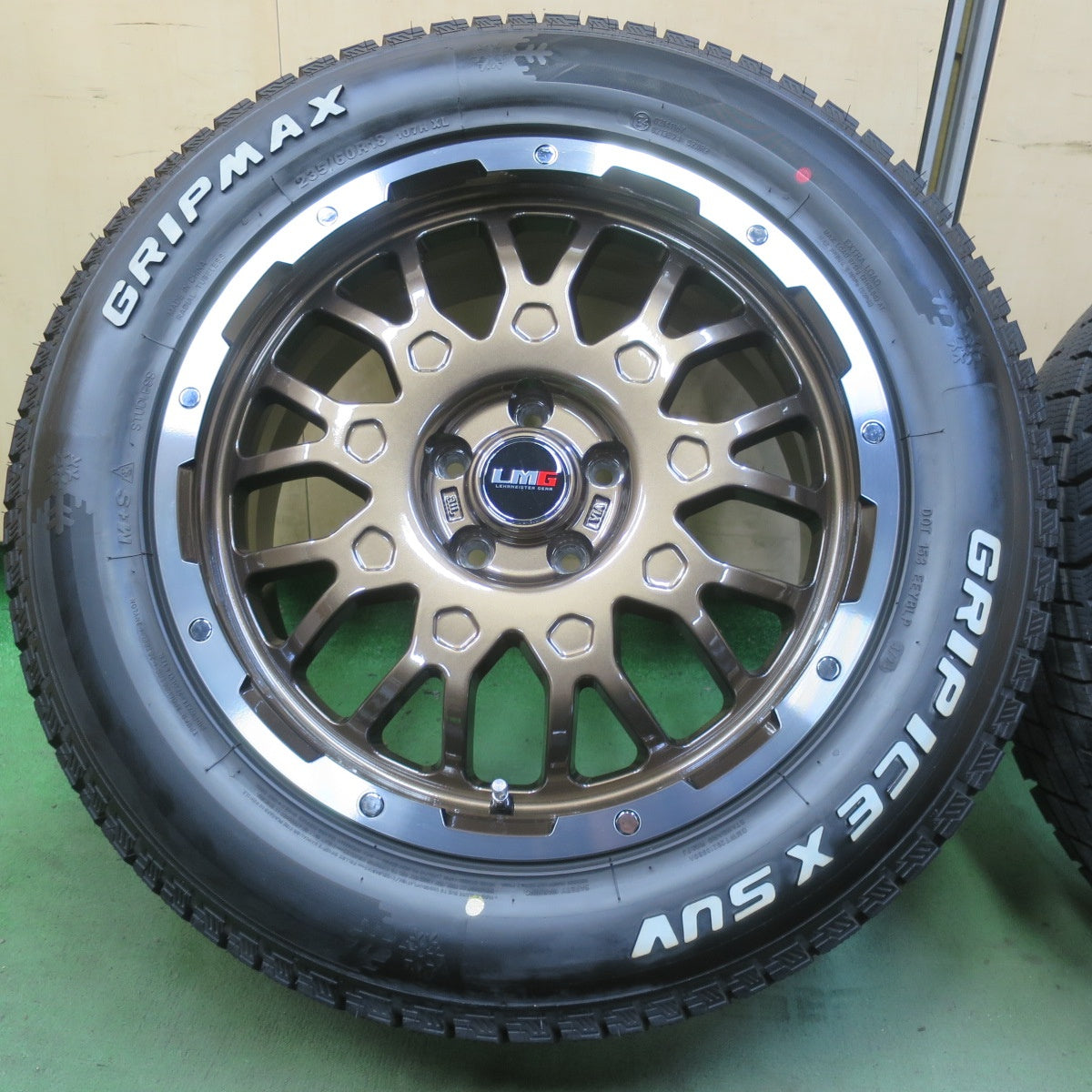 ほぼ未使用！24年！キレイ◎LEHRMEISTER GEAR LMG MS-9W 235/60R18 スタッドレス グリップマックス GRIP ICE X SUV レアマイスター 18インチ PCD114.3/5H◎6093009イス