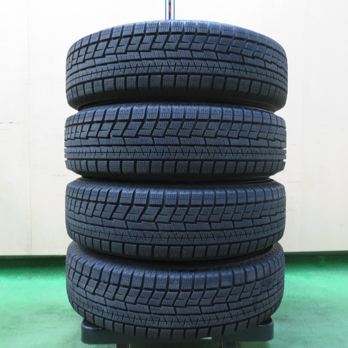 [送料無料] バリ溝！23年！キレイ！ほぼ10分★スタッドレス 165/70R14 ヨコハマ アイスガード iG60 BALMINUM バルミナ 14インチ PCD100/4H★5010701イス