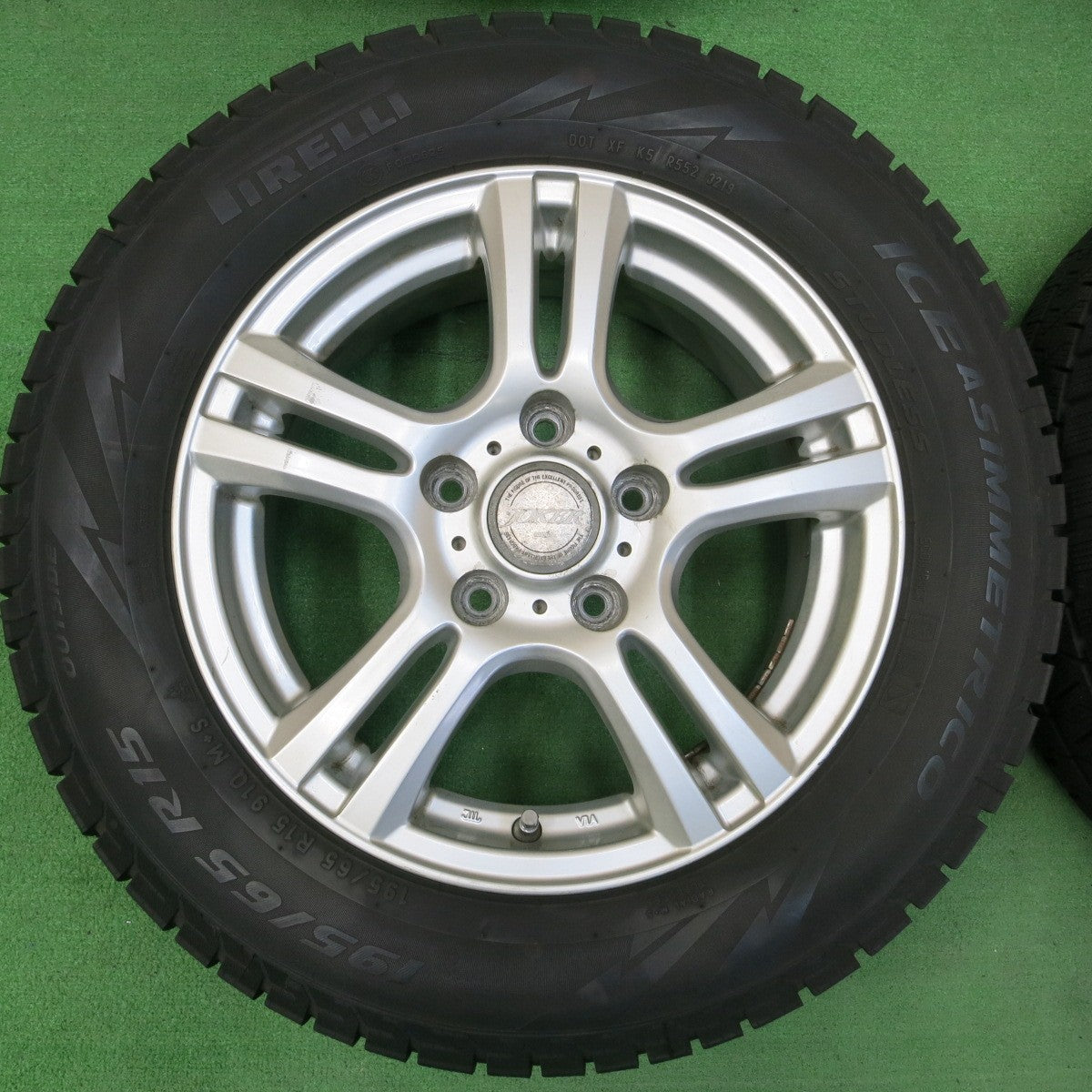 *送料無料* バリ溝！8.5分★スタッドレス 195/65R15 ピレリ アイスアシンメトリコ JOKER ジョーカー 15インチ PCD114.3/5H★4042912イス