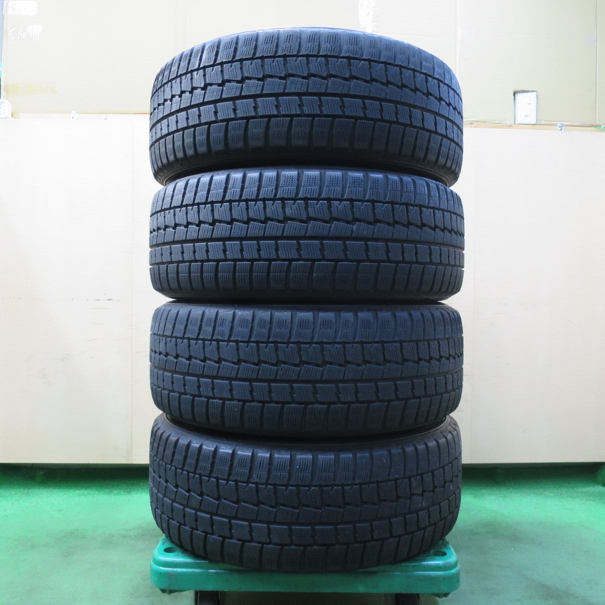 [送料無料] バリ溝！キレイ！9分★レクサス 等 235/50R18 スタッドレス ダンロップ ウインターマックス WM01 MANARAY SPORT 18インチ PCD120/5H★4121202イス