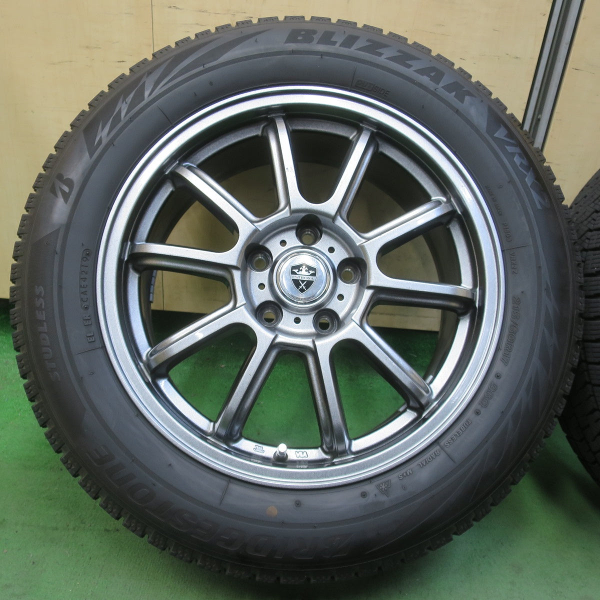 バリ溝！9分★スタッドレス 215/60R17 ブリヂストン ブリザック VRX2 ESTROSA エステローザ 17インチ PCD114.3/5H★6040603イス