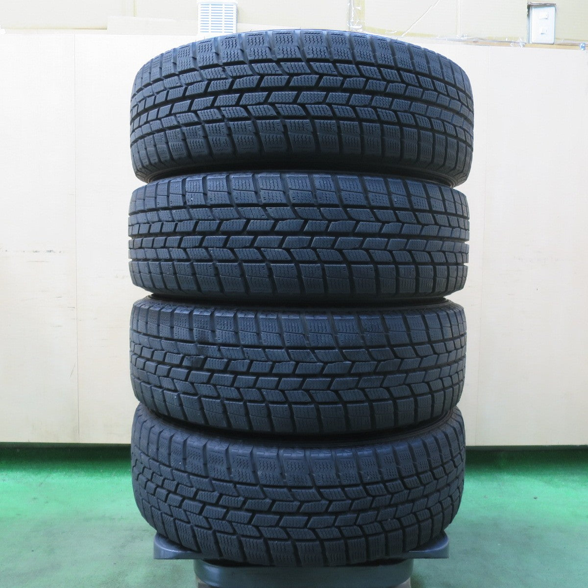 バリ溝！キレイ！ほぼ10分★スタッドレス 185/60R15 グッドイヤー アイスナビ6 ravrion RS01 ラブリオン 15インチ PCD100/4H★5121010イス