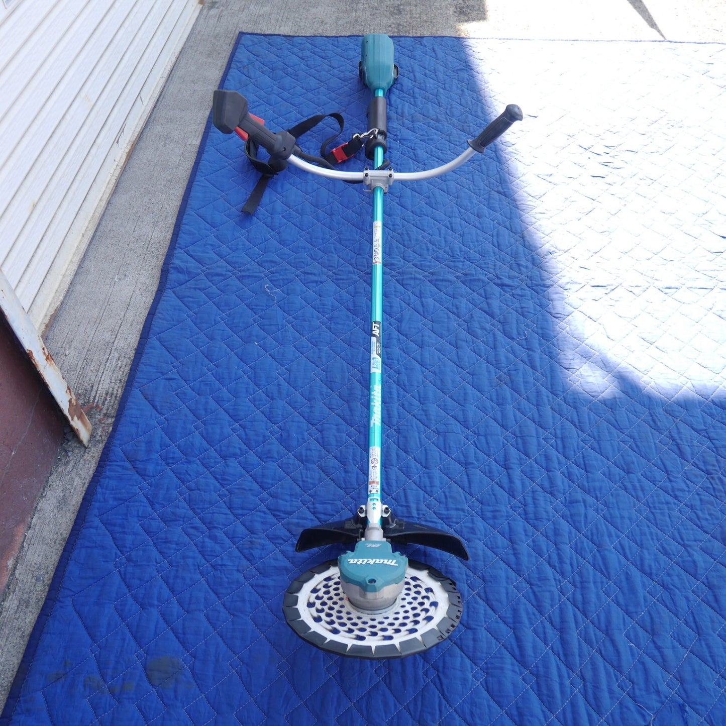 【岐阜発 直接引取限定】☆マキタ 充電式 草刈機 MUR368UD 草刈り機 刈り払い機 刈払機 ガーデニング 園芸 造園 等☆