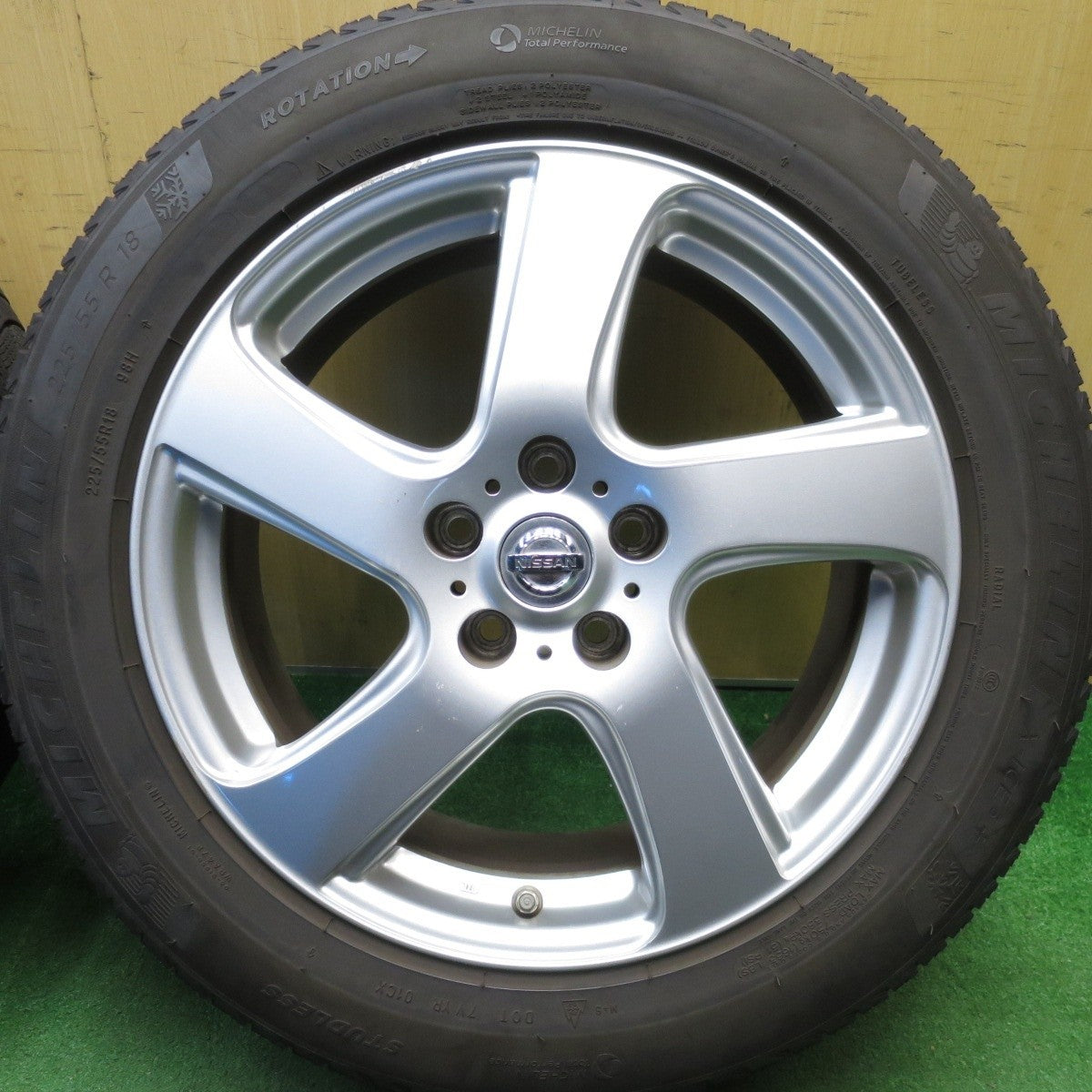 4本価格★日産 E52 エルグランド 等 純正 225/55R18 スタッドレス ミシュラン X-ICE3+ 18インチ PCD114.3/5H★5030704Hス
