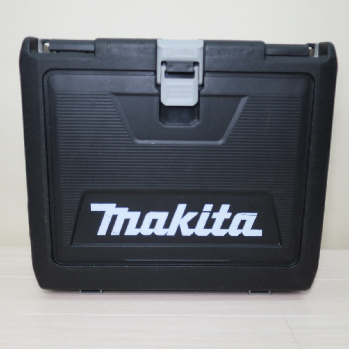 [送料無料] 美品！バッテリー2個☆マキタ 充電式 インパクトドライバ TD173DRGXB 電動 工具 充電器 DC18RF☆