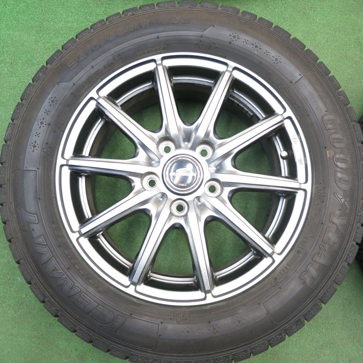 バリ溝！キレイ！9.5分★スタッドレス 215/60R16 グッドイヤー アイスナビ7 SCHNEIDER MiD シュナイダー 16インチ PCD114.3/5H★6031502HAス