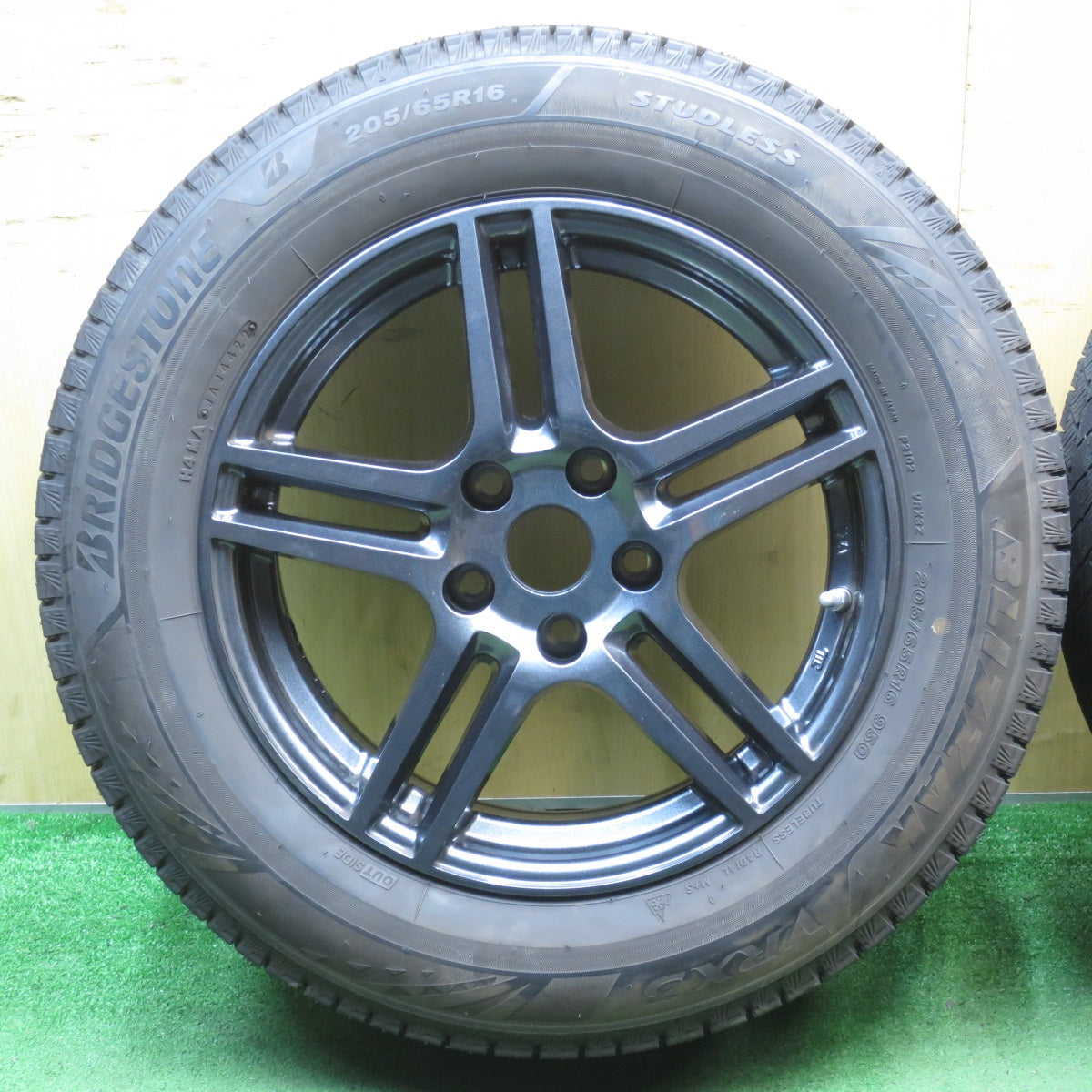 バリ溝！22年！キレイ！9.5分★BMW 等 Eurodesign EIGER 阿部商会 205/65R16 スタッドレス ブリヂストン ブリザック VRX3 ユーロデザイン アイガー PCD112/5H★5081802NJス