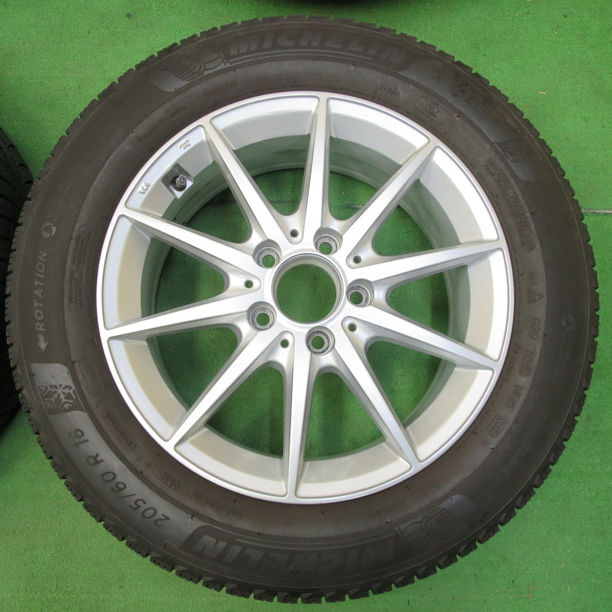 *送料無料* バリ溝！キレイ！ほぼ10分★ベンツ 等 205/60R16 スタッドレス ミシュラン X-ICE3+ 社外 アルミ 16インチ PCD112/5H★4072005イス