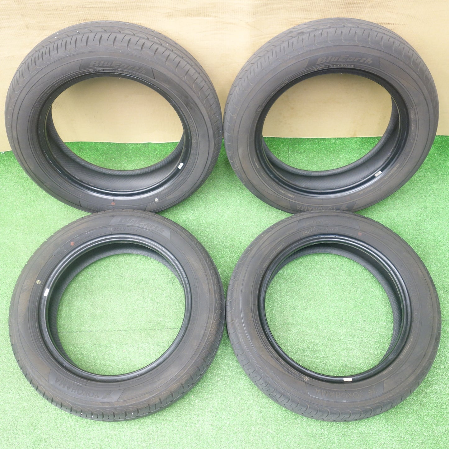 バリ溝！24年！8.5分★155/65R14 ヨコハマ ブルーアース AE01K タイヤ 14インチ N-BOX N-WGN サクラ ワゴンR タント ウェイク 等★6012502KTノタ