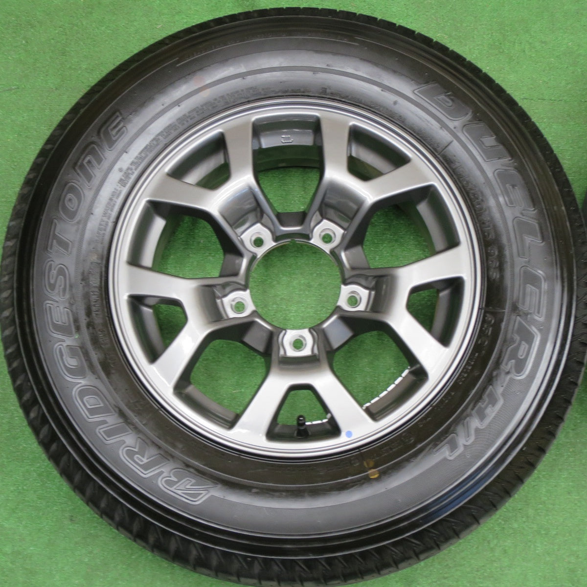 バリ溝！25年！キレイ！9.5分★スズキ ジムニー シエラ ノマド 純正 195/80R15 ブリヂストン デューラー H/L 852 DUELER 15インチ PCD139.7/5H★6031202NKノ