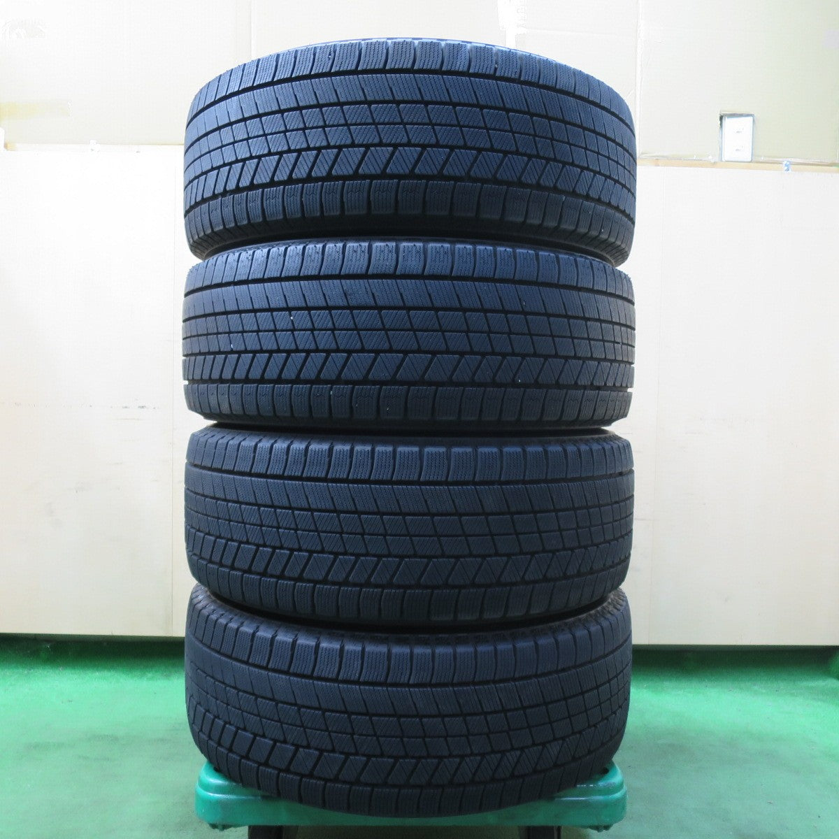 [送料無料] バリ溝！22年！キレイ！9.5分以上★マツダ6 純正 225/55R17 スタッドレス ブリヂストン ブリザック VRX3 17インチ PCD114.3/5H★5010602イス
