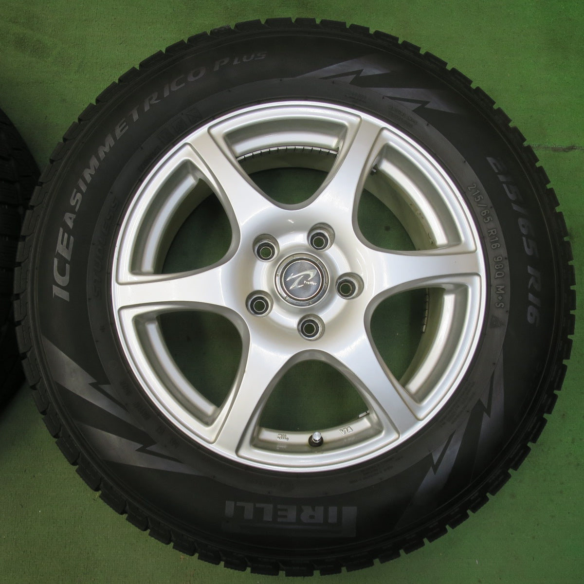 4本価格★スタッドレス 215/65R16 ピレリ アイスアシンメトリコ プラス Treffer トレファー 16インチ PCD114.3/5H★51020301イス