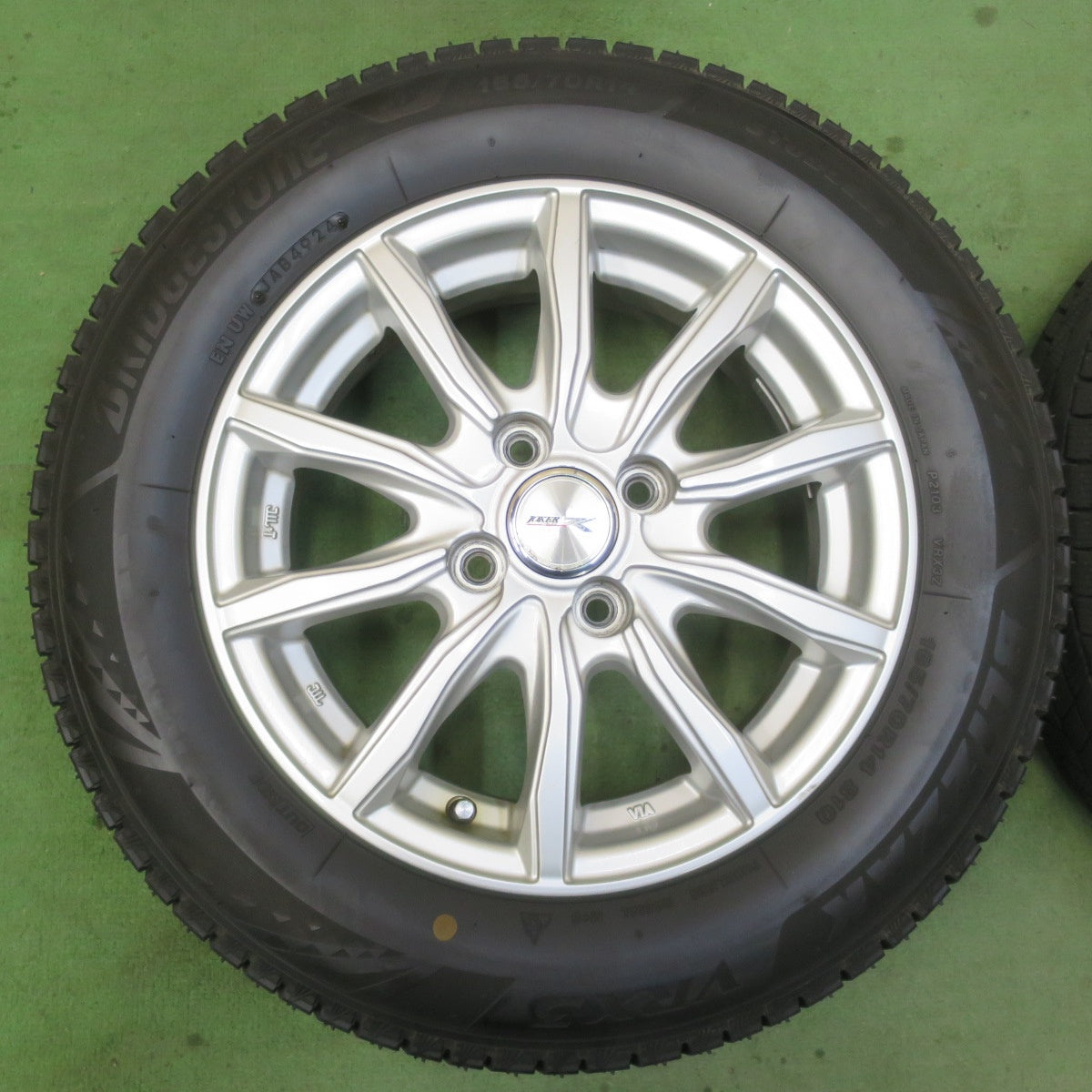 バリ溝！24年！ほぼ10分★スタッドレス 165/70R14 ブリヂストン ブリザック VRX3 JOKER ジョーカー 14インチ PCD100/4H★6011606イス