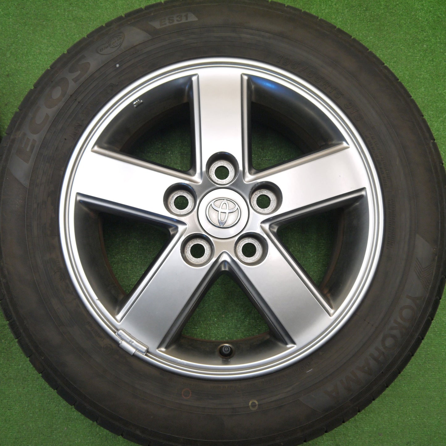 4本価格★トヨタ 60系 ノア ヴォクシー 純正 195/65R15 ヨコハマ エコス ES31 15インチ PCD114.3/5H★5111104Hノ