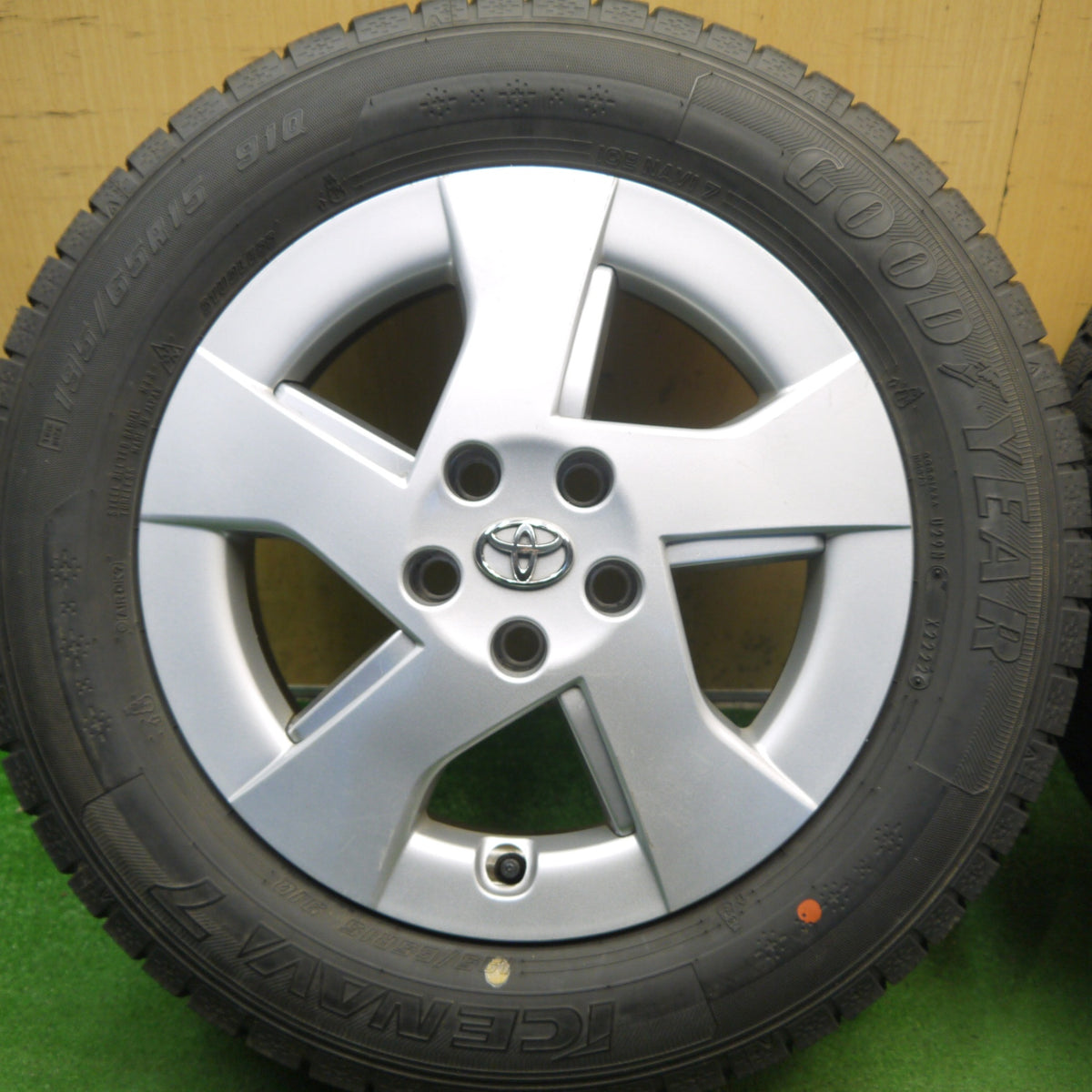 バリ溝！22年！9分◎トヨタ 30系 プリウス 純正 195/65R15 スタッドレス グッドイヤー アイスナビ7 15インチ PCD100/5H◎6091403Hス