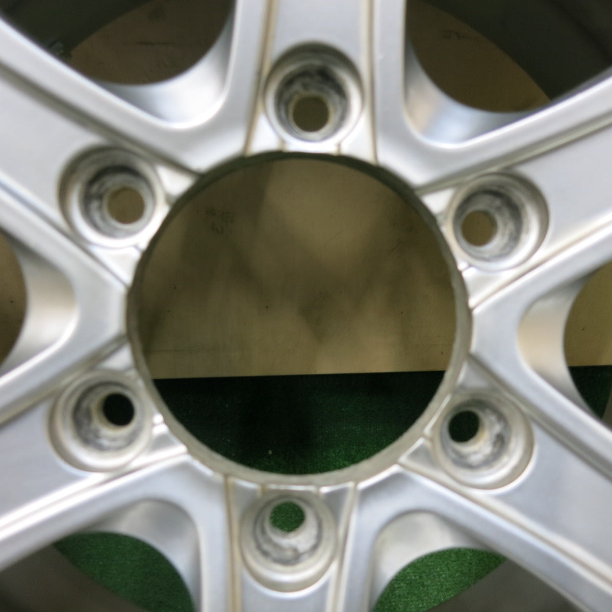 [送料無料] タイヤほぼ未使用！24年！キレイ★KEELER 195/80R15 107/105N スタッドレス ブリヂストン ブリザック VL10 キーラー 15インチ PCD139.7/6H★4122702SYス